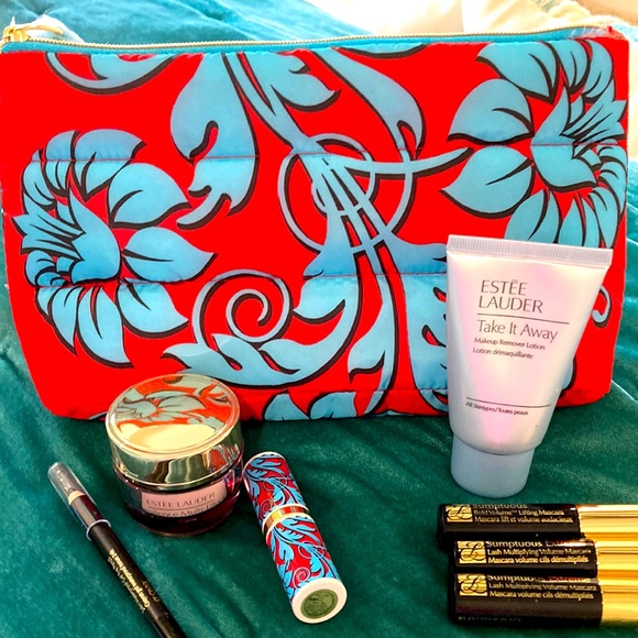 NEW ESTEE LAUDER  Gift Set - Cosmetic Bag & 7 items - Picture 1 of 8